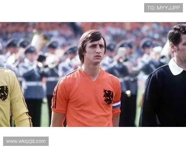 约翰克鲁伊夫与全攻全守时代的足球艺术革命